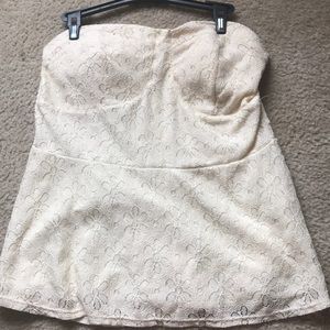 Strapless top from deb